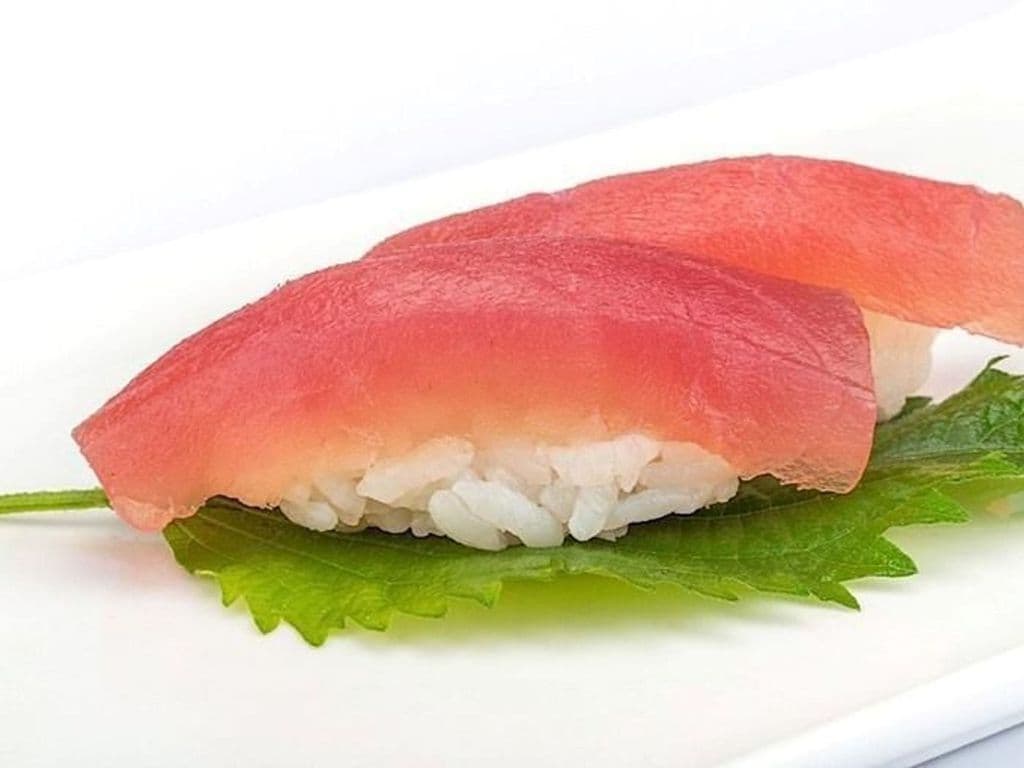 Tuna Sushi (2 pcs)