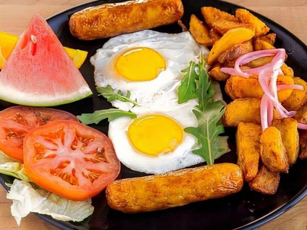2 Oeufs Saucisses /2 Eggs with Sausages