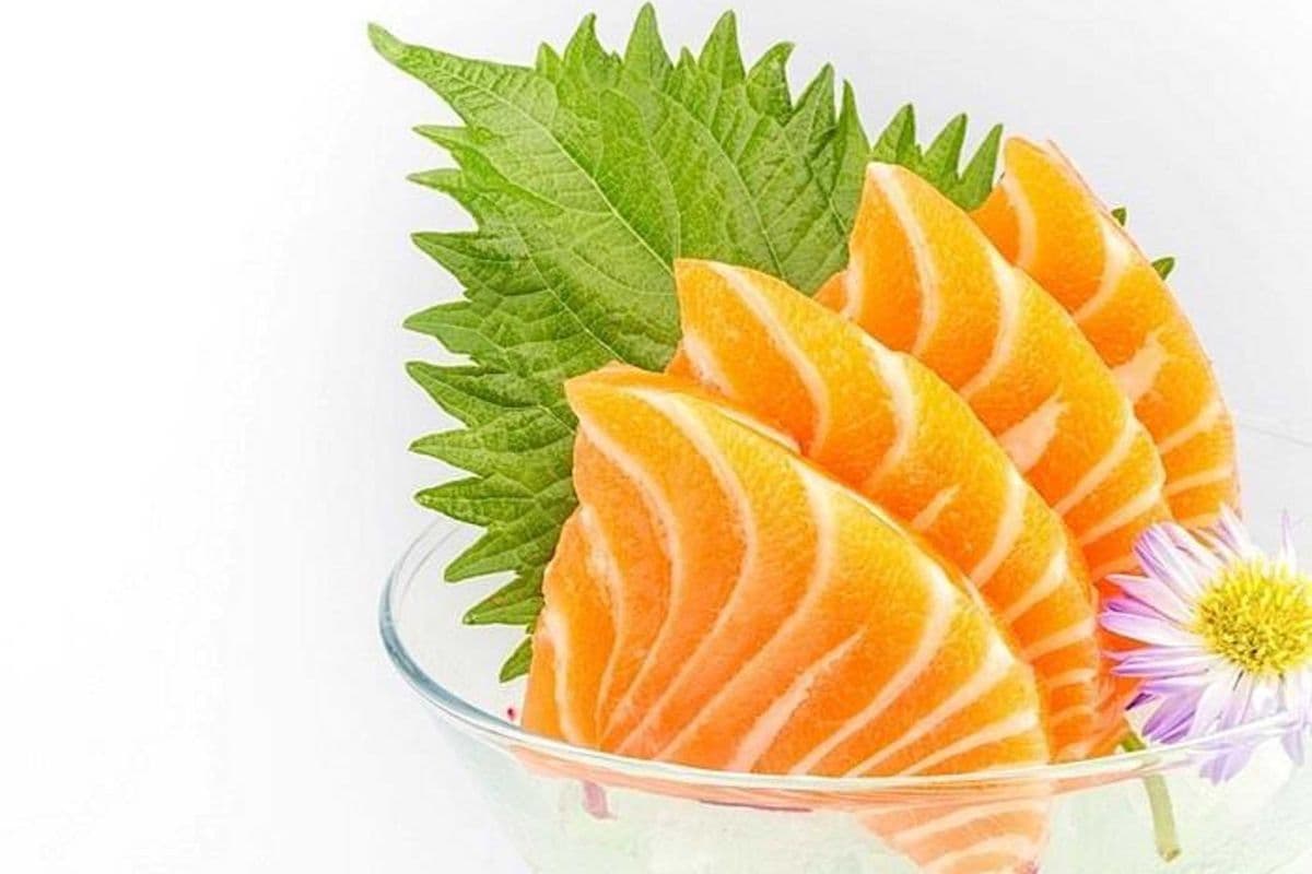 91a. Salmon Sashimi (Sake) (4 pcs)