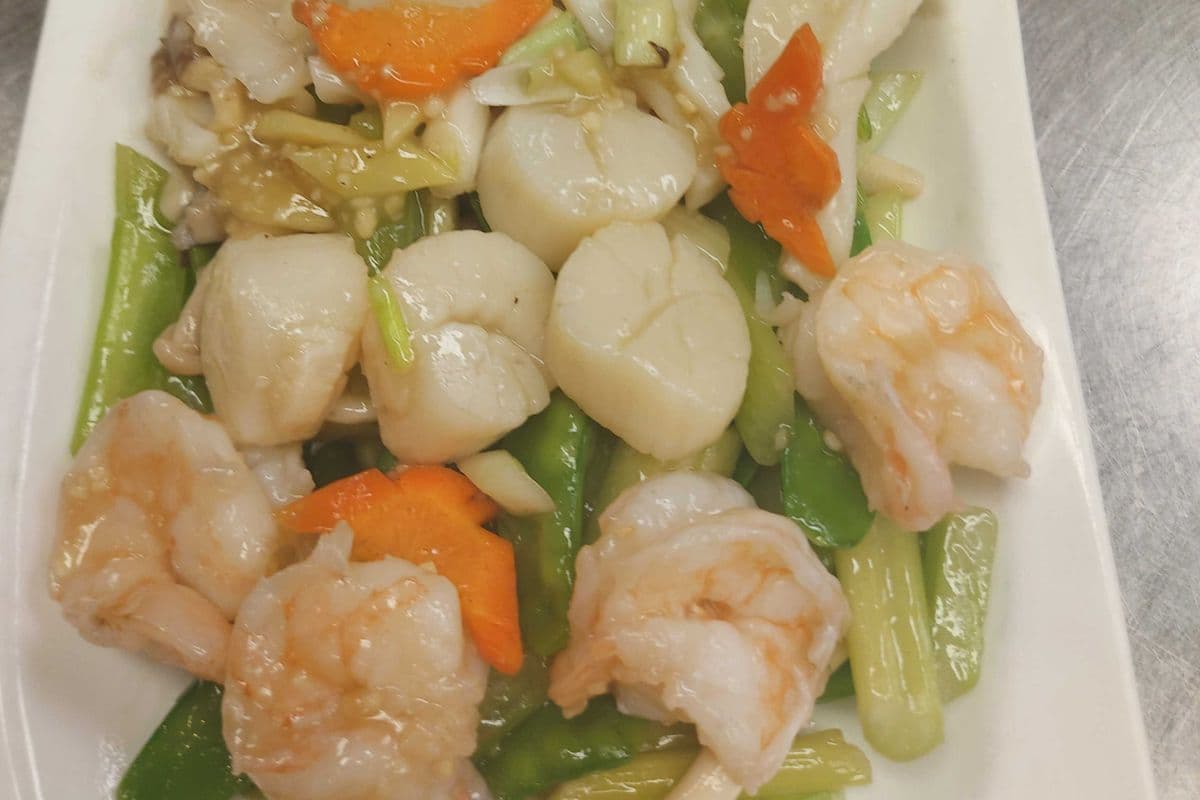 162. Sauteed Three Kinds of Seafood with Mushroom and Vegetables