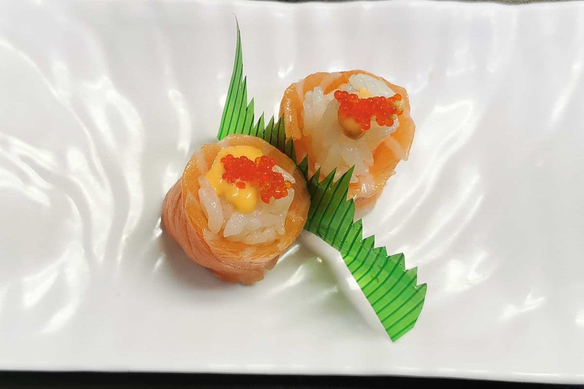 Salmon Rose Sushi (2 pcs)