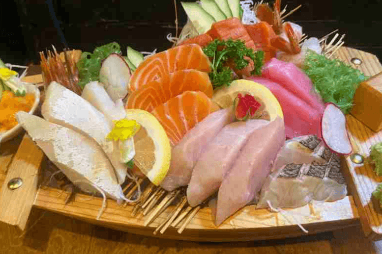 Deluxe Assorted Sashimi (20 pcs)