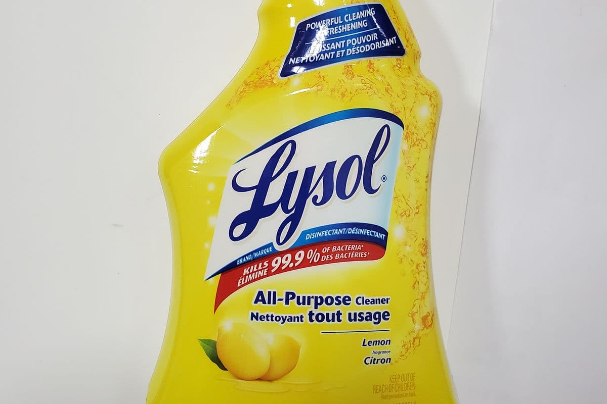 Lysol Disinfecting Spray (600ml)