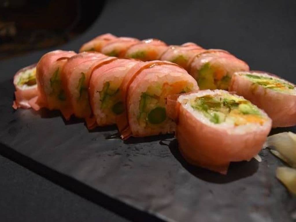 S16. Secret Garden Roll