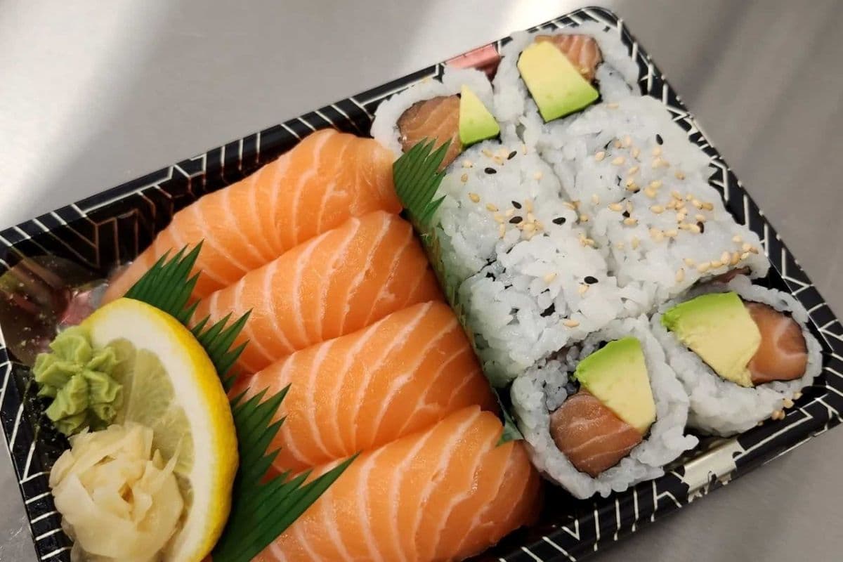 E5. Salmon Avo Sushi Combo