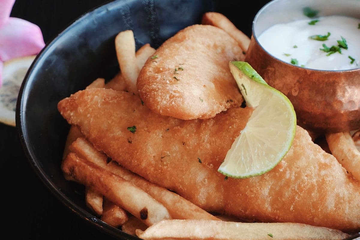 Curry pub Fresh chips & Fish