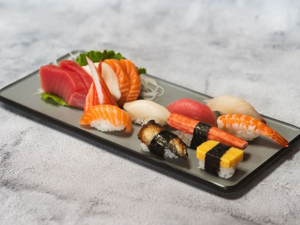 C13 Sushi, Sashimi Set (16pcs)