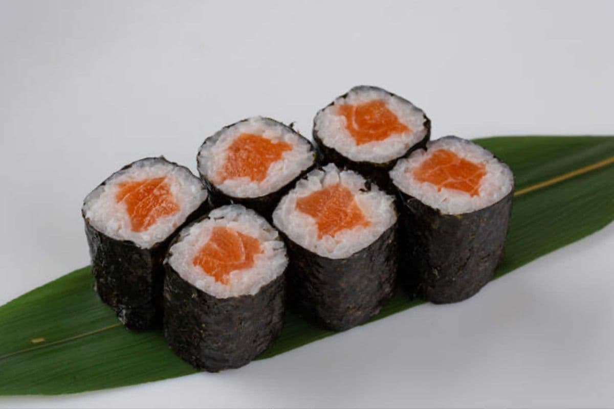 Salmon Roll (6 Pieces)