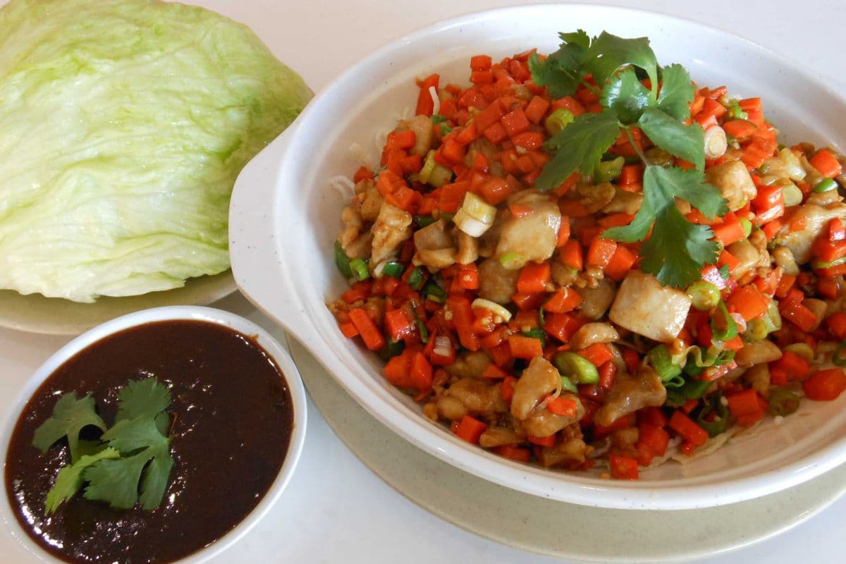 023A Chicken Lettuce Wrap 雞肉鬆生菜包