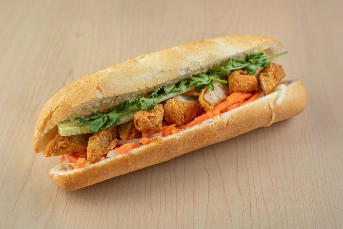 Crispy Beyond Chicken Veggie - Banh Mi