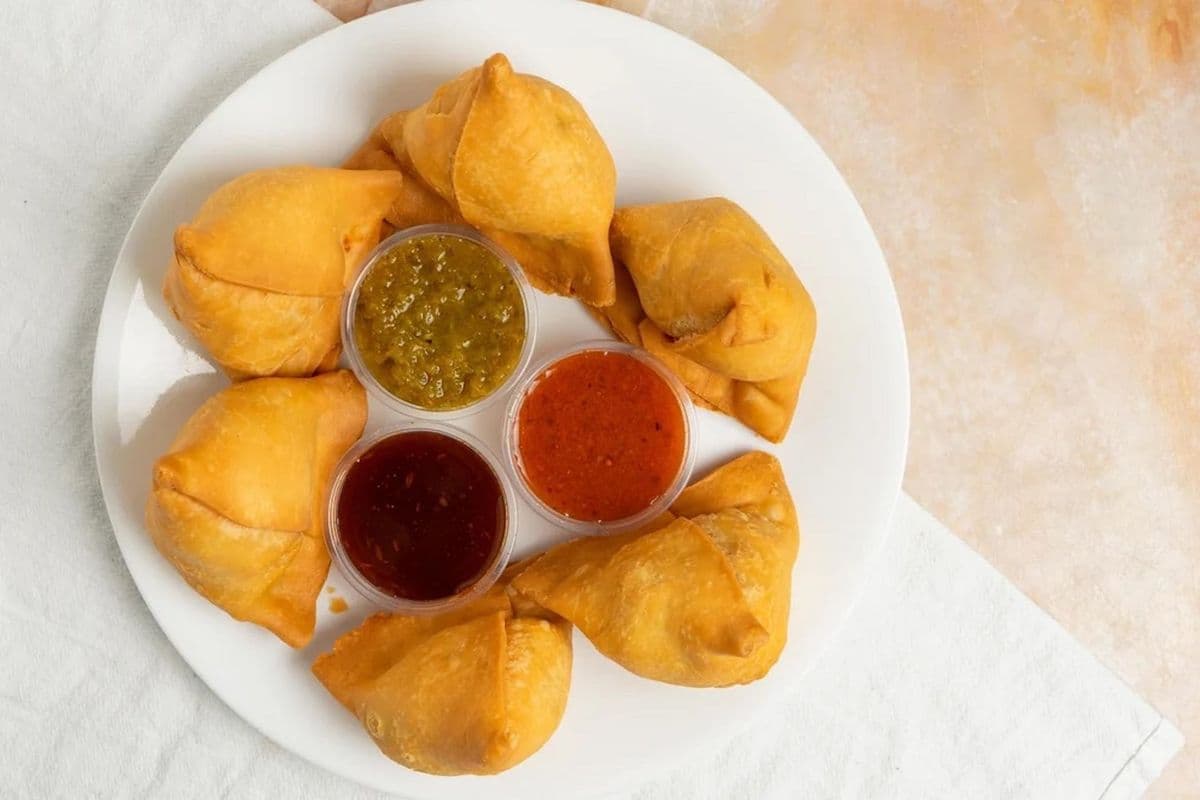 Vegetable Samosa (1 Piece)