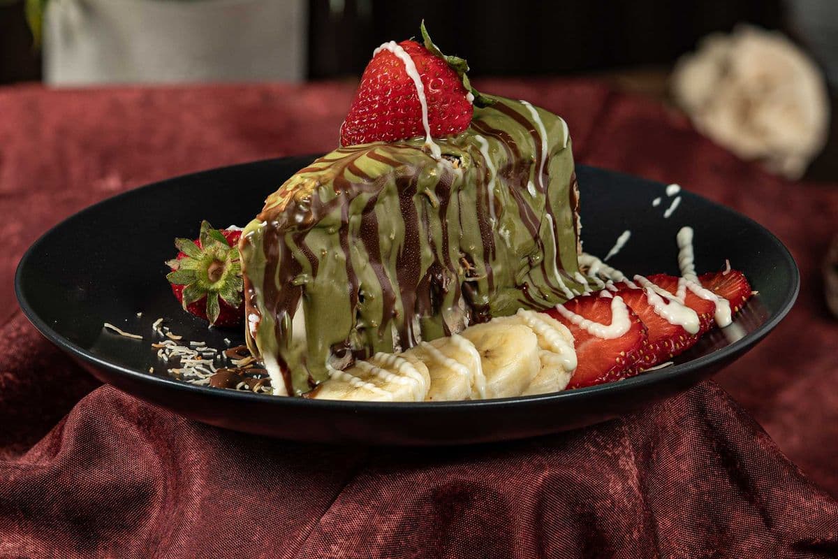 Strawberry Banana Dubai Chocolate Cheesecake