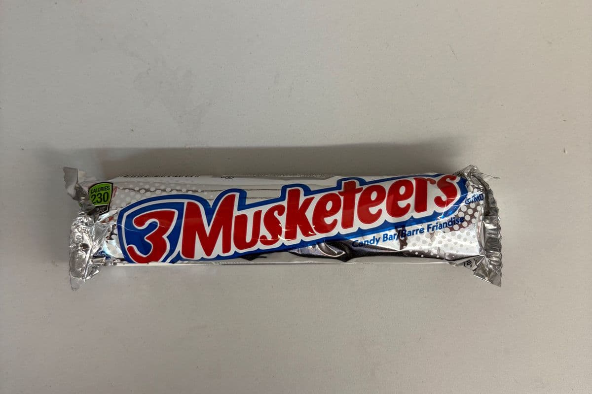 3 musketeers bar