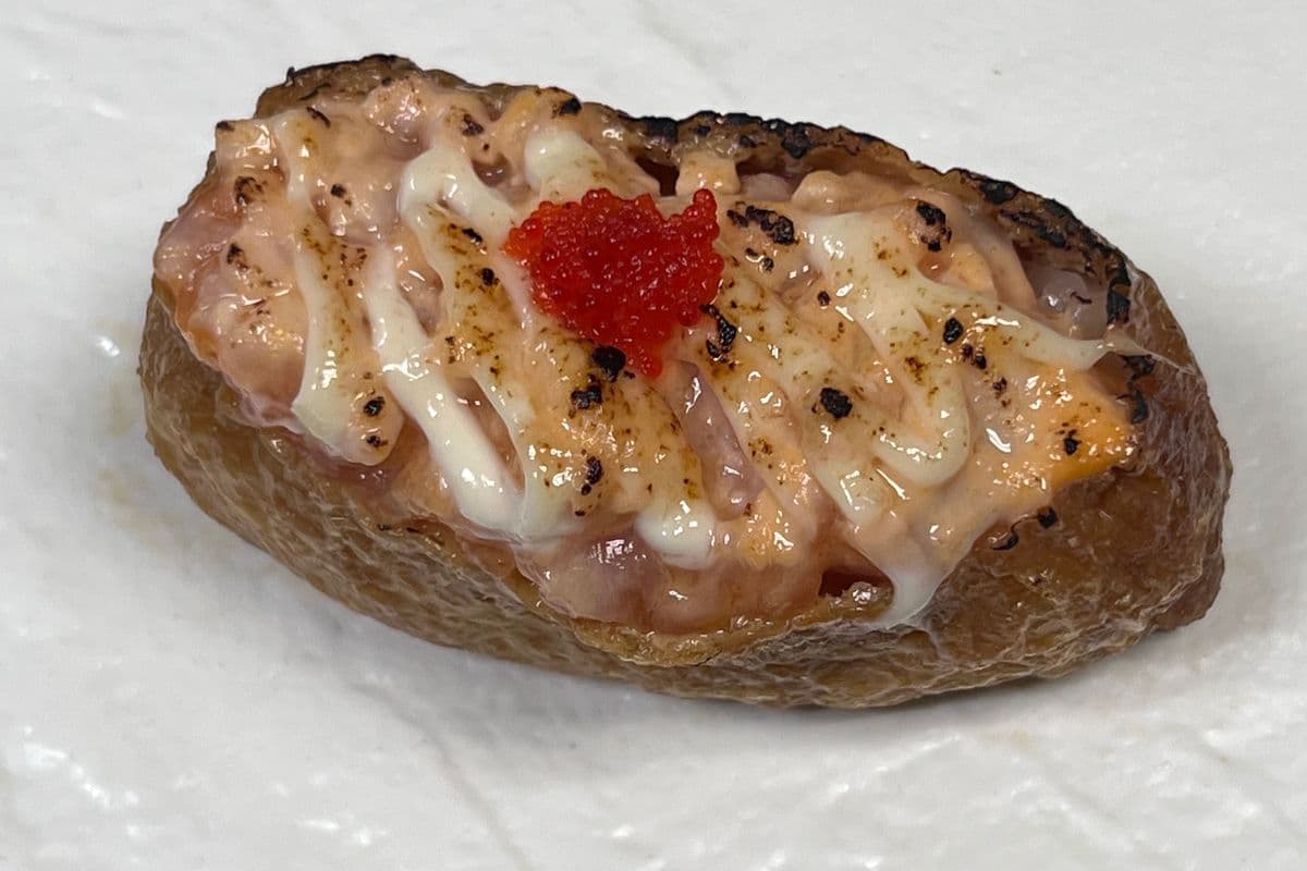 Aburi Salmon Inari Sushi 炙烤辣三文鱼寿司