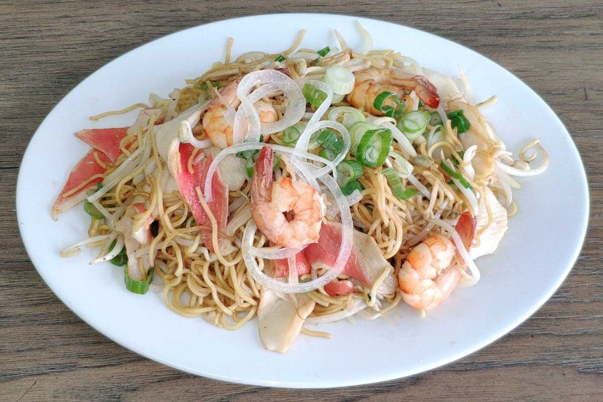 D9. Seafood Stir-Fried on Chow Mien Noodle