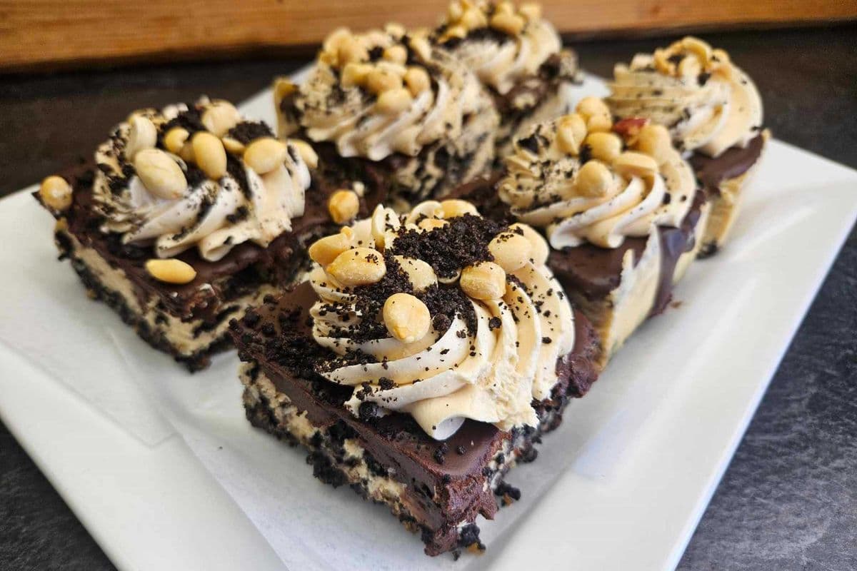 Peanut Butter Cookies & Cream Cheesecake Bars