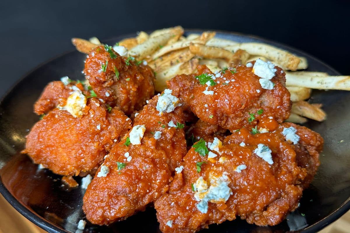 Wings with fries