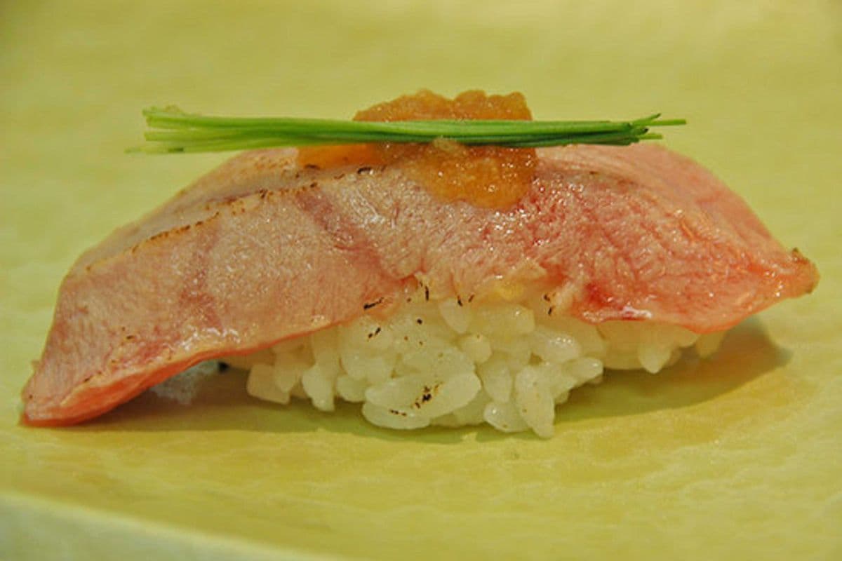 Torched White Tuna Sushi (2pcs)