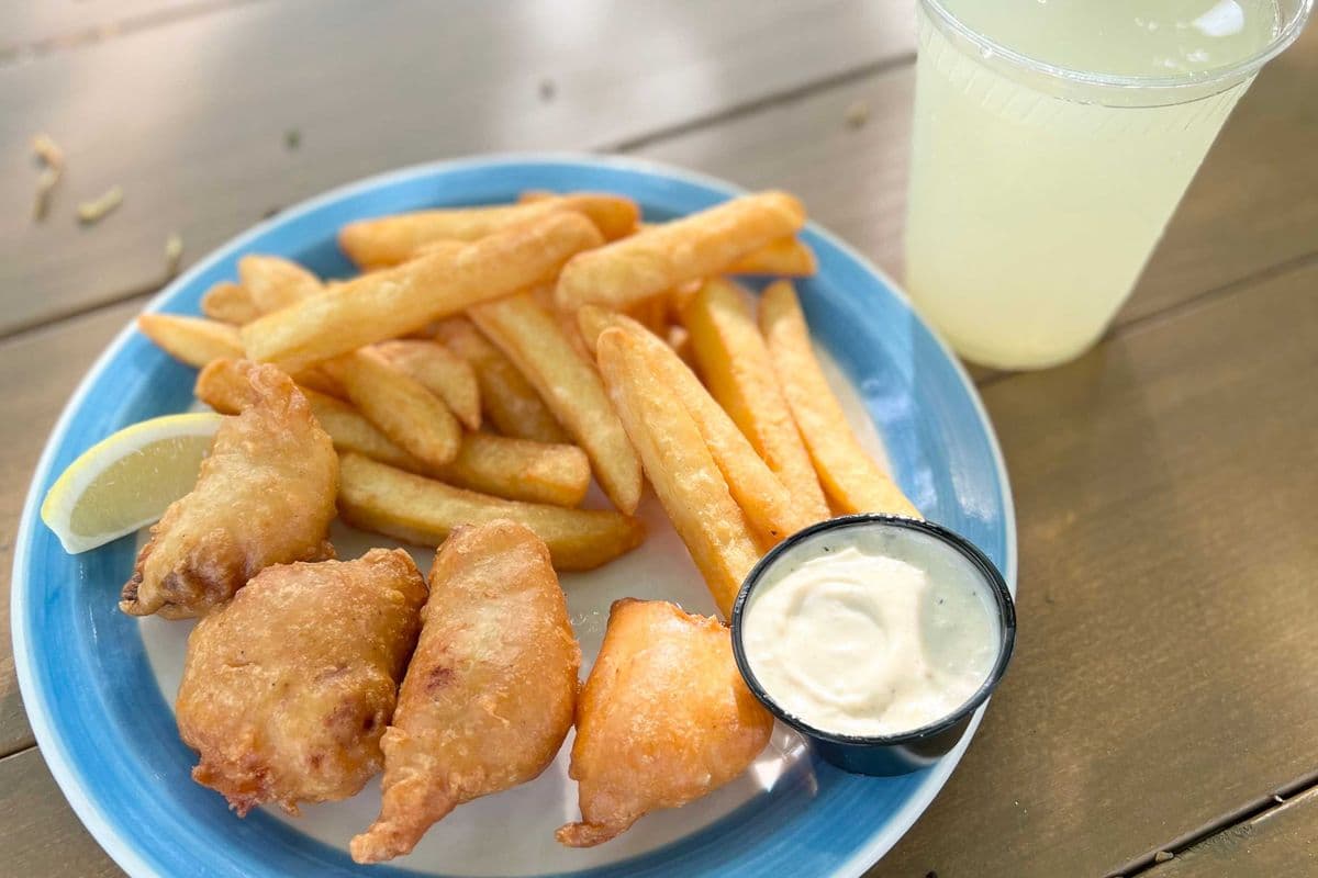 Lil' Skipper Fish nuggets and Chips (4 pcs)