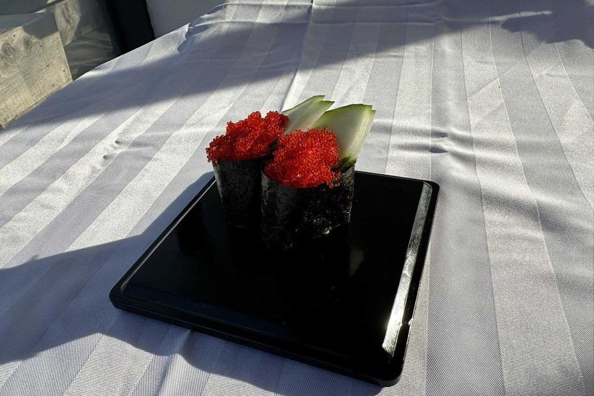 Tobiko Sushi (2pcs)