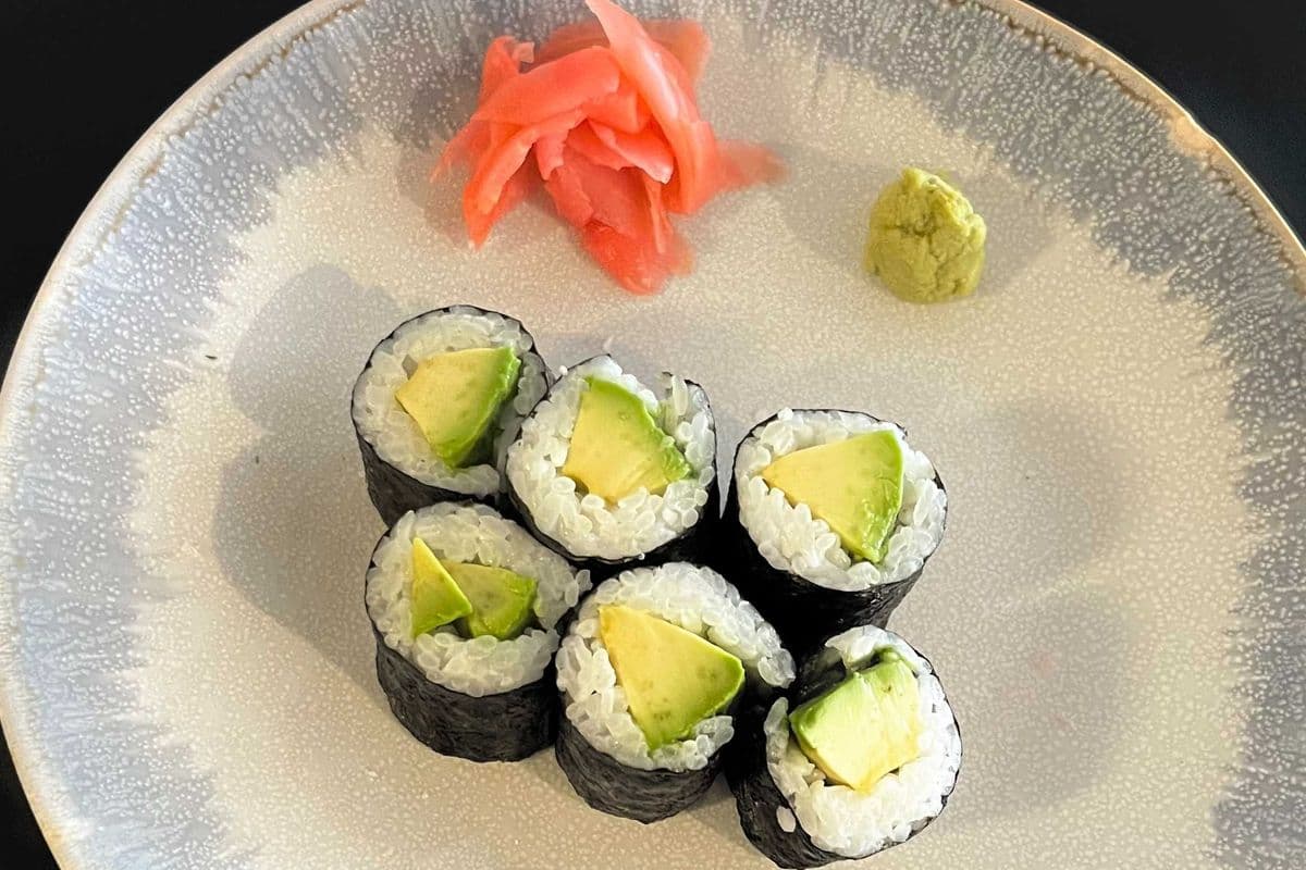 Avocado Roll (6 pc)