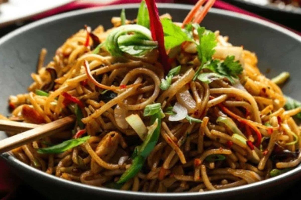 Veggie Chowmein (Regular/Large)