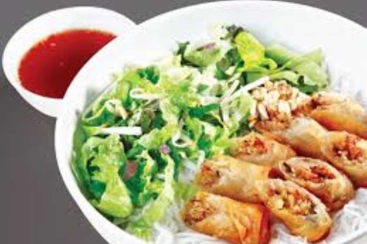 V23. Vegetables spring rolls vermicelli bowl
