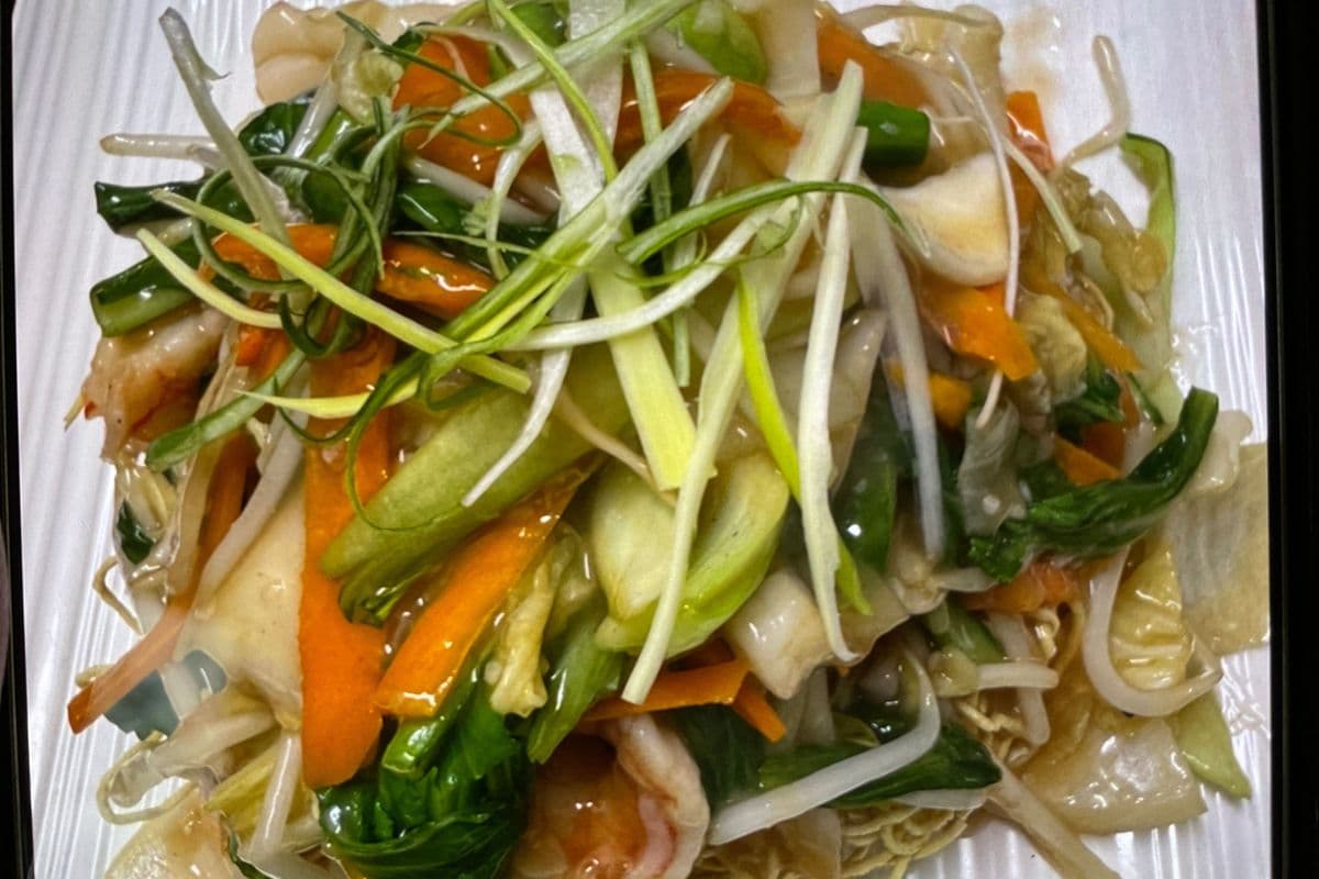F4. Crispy Egg Noodles with Mixed Seafood