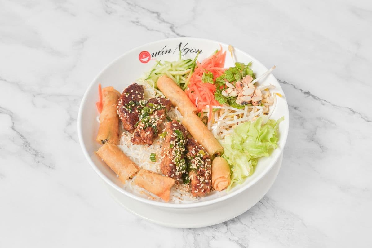 D5. Grilled Lemongrass Pork Cake Vermicelli