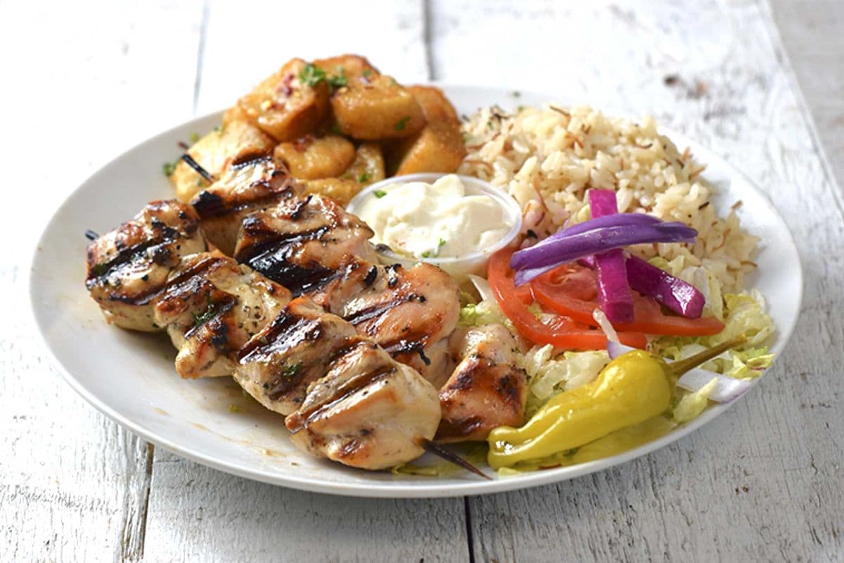 Assiette 2 Brochettes de Poulet / 2 Chicken Skewers Platter