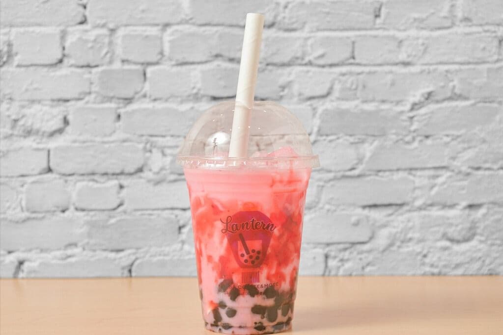 Strawberry Milk Tea (500ml) (230 Cal)