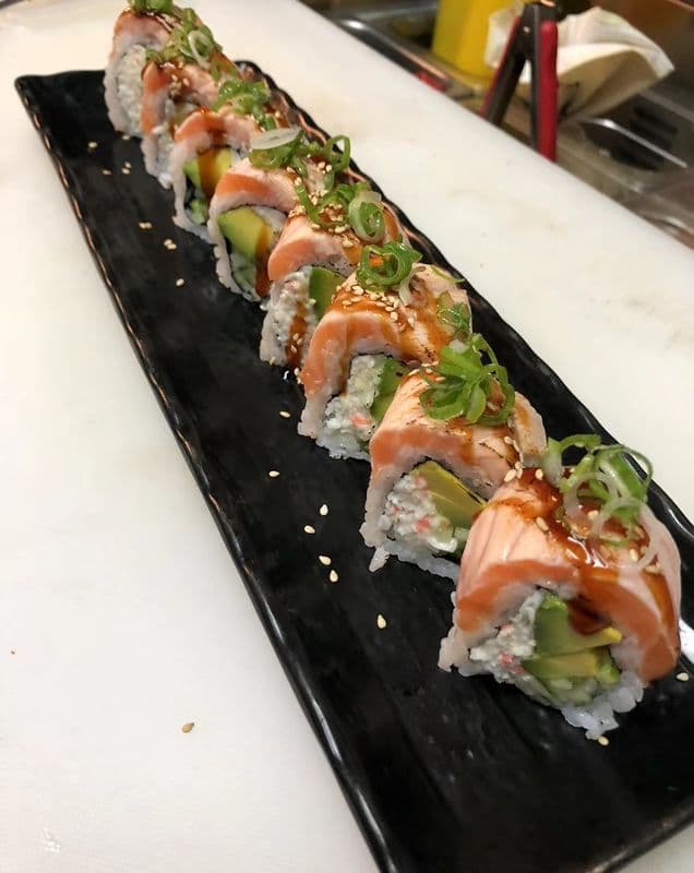 Salmon Tataki Roll
