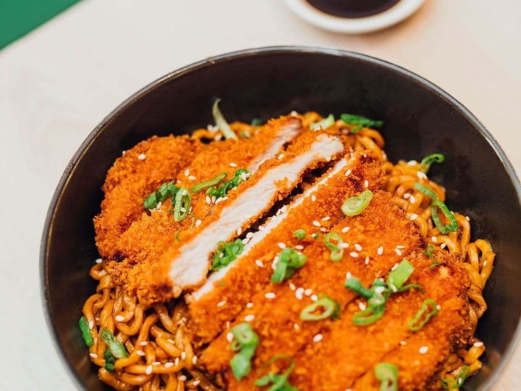 Côtelette de porc frite et Nouille/Fried pork chop 炸猪排拌面