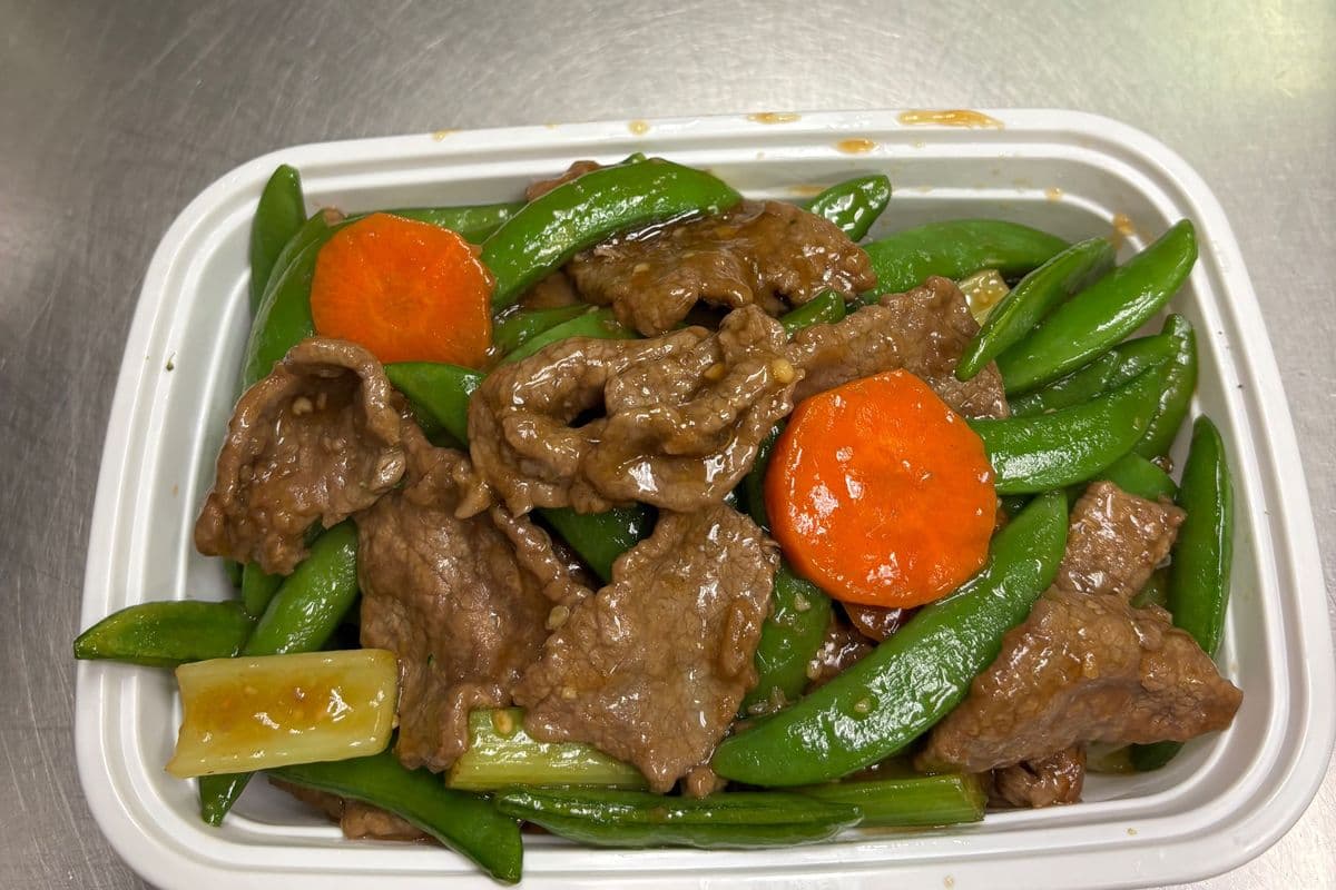 B6. Tender Beef with Snow Pea Pods