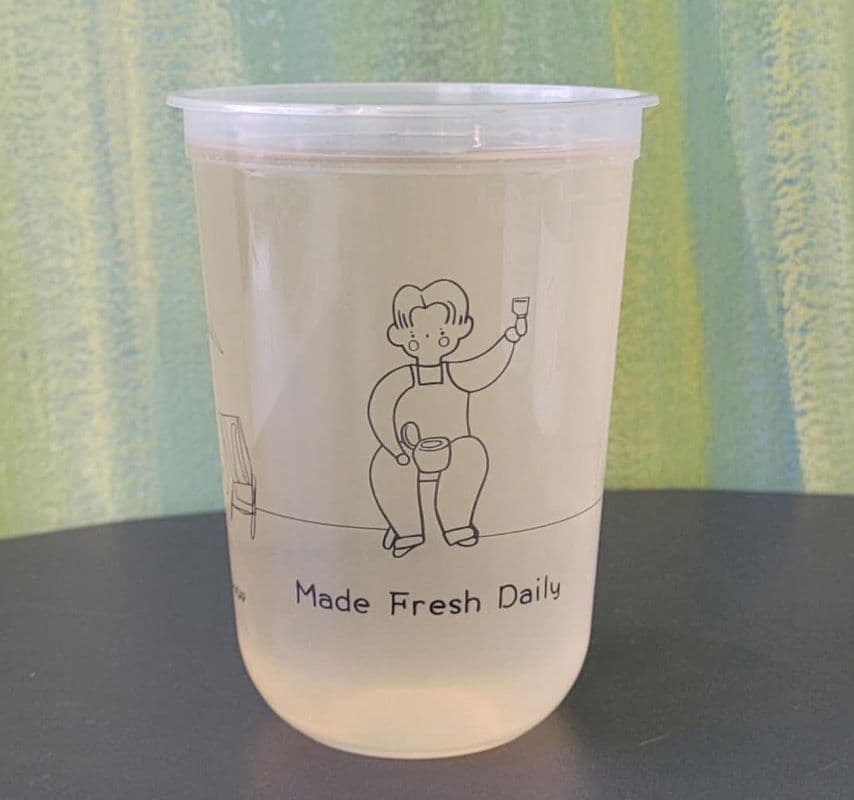 Fresh Coconut Juice (Med) / 新鲜椰汁(中杯)