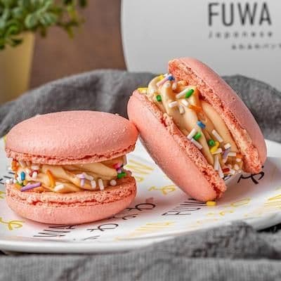 2 MACARONS