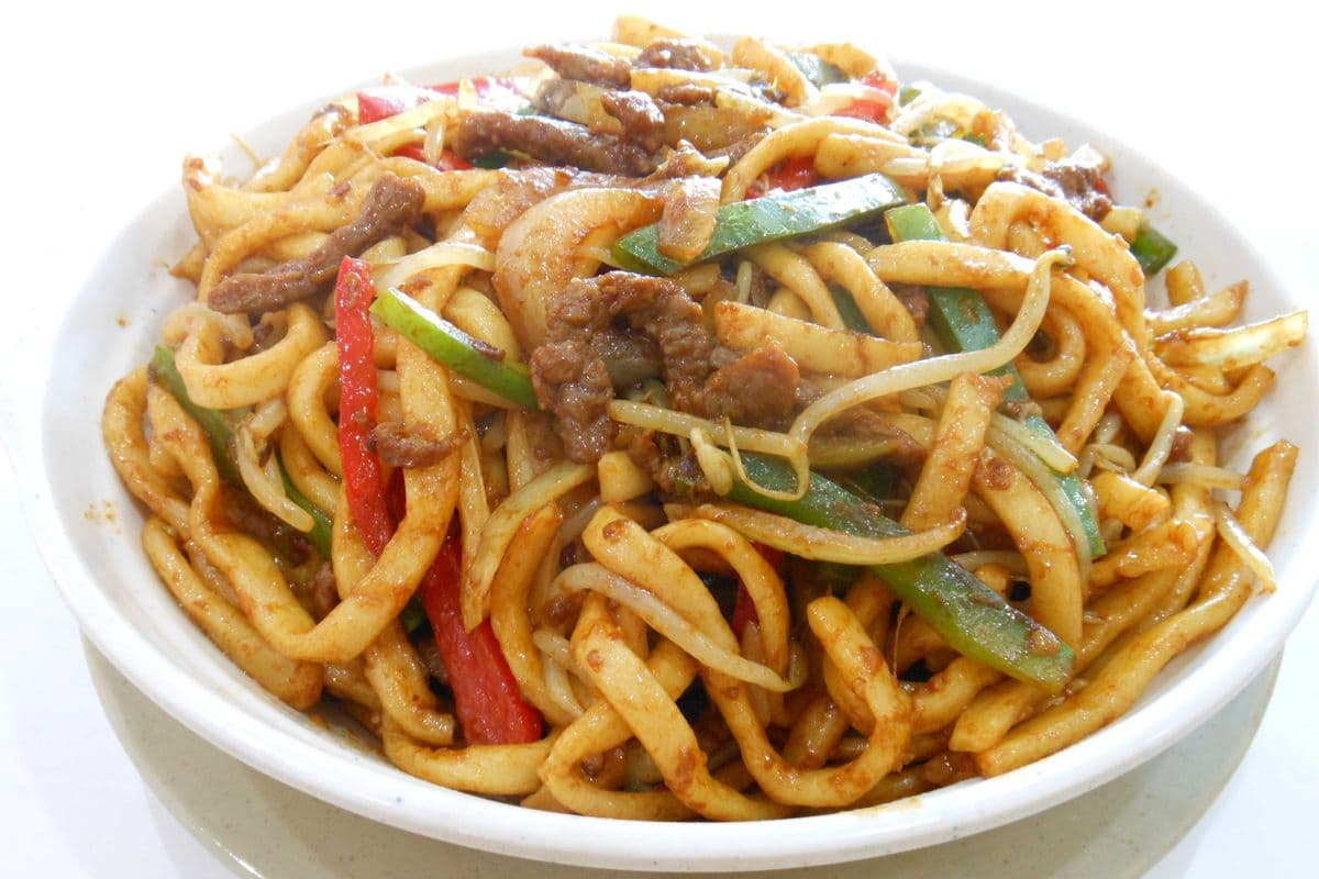 103 Fried Wide Shanghai Noodle with Shredded Beef in X.O. Chili Sauce XO醬牛柳條上海粗炒
