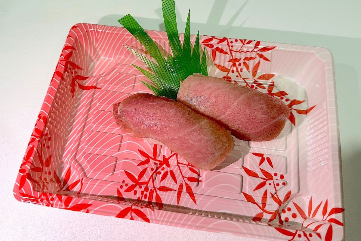 Tuna Sushi (2 pcs)