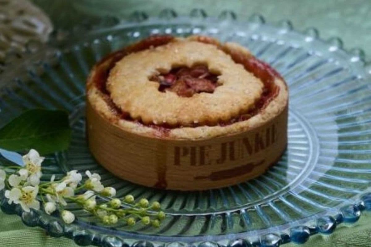 Rhubarb Pie (8 cm)