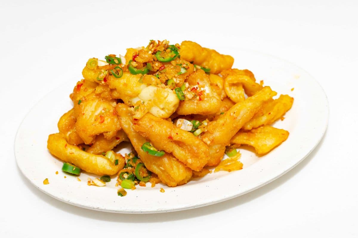 015 Deep-Fried Squid Slices Tossed in Spicy Rock Salt & Serrano Pepper 椒鹽炸鮮魷