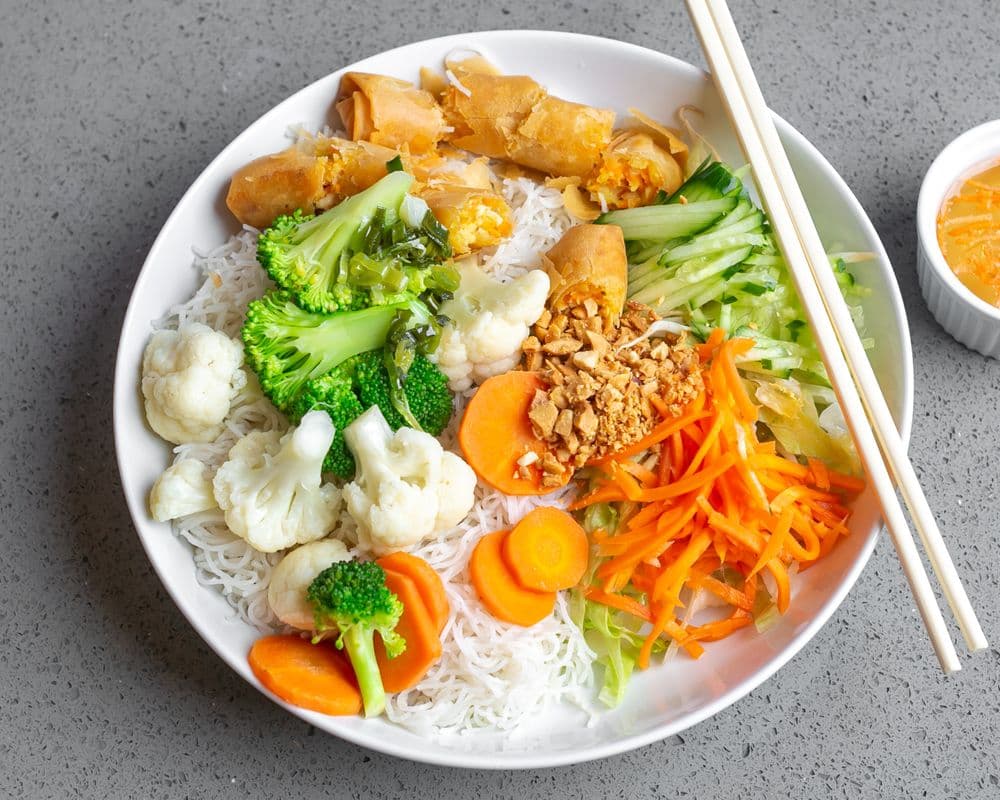 V33.Vermicelli with Vegetarian Spring Rolls and Steam Vegetables