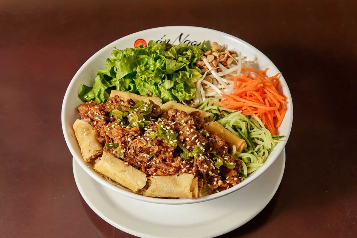 D7. Grilled Lemongrass Chicken and Pork Vermicelli