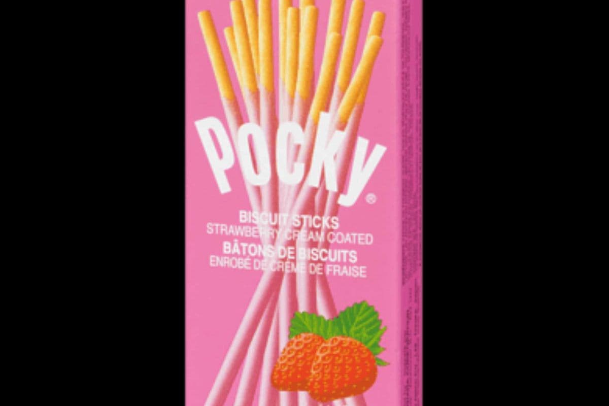 Pocky Strawberry Biscuit Sticks 33g