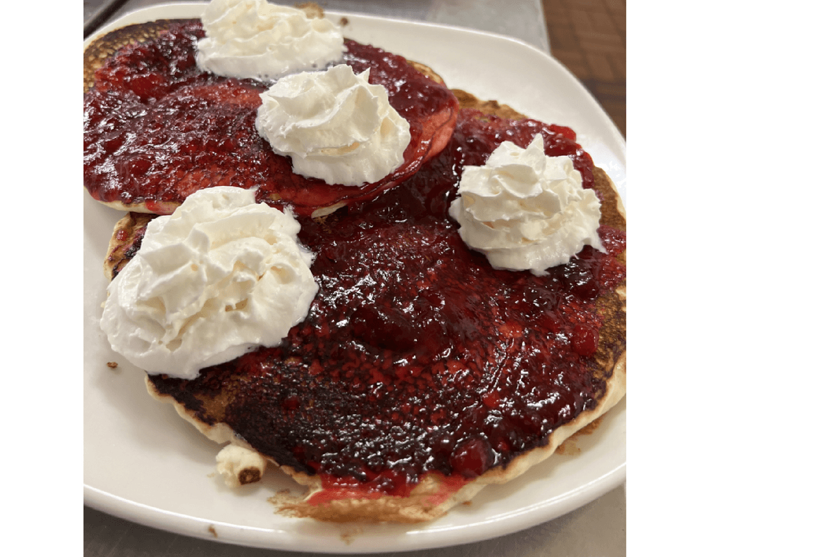 Strawberries N' Cream Pancakes (2 pcs)