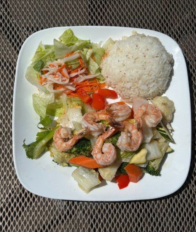 Crevettes et Légumes Sautés / Stir - Fried Shrimps and Veggies
