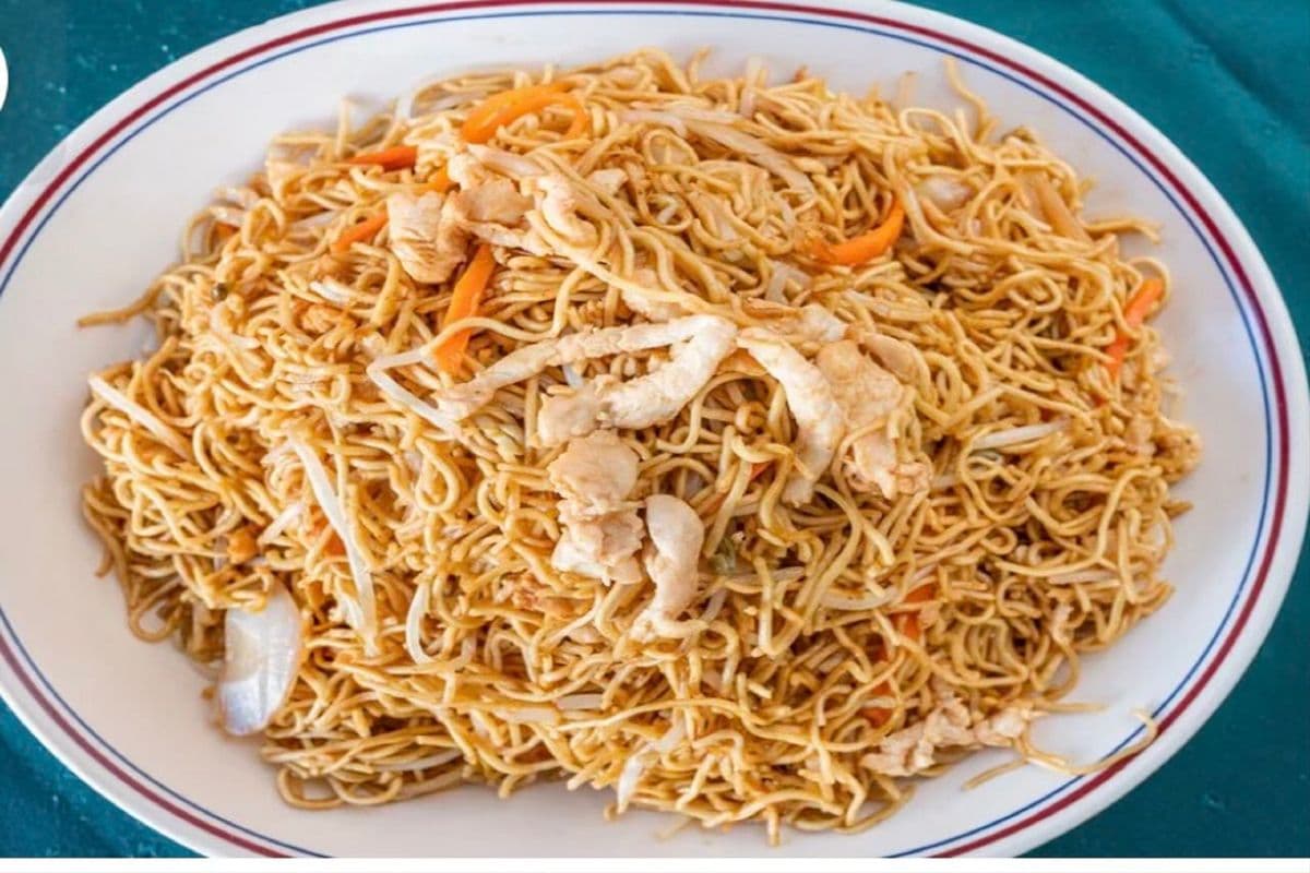 BOGO - Chicken Chow Mein / 雞絲炒麵
