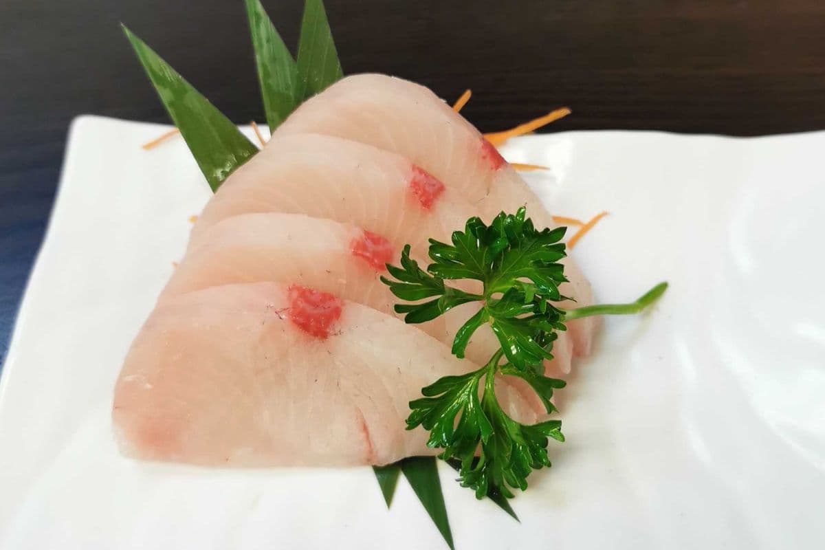 Hamachi Sashimi (3pcs)