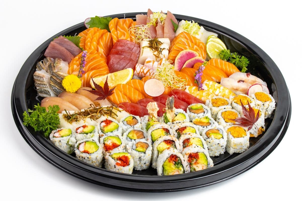 Large Sashimi, Sushi and Roll Tray (94 Pcs)