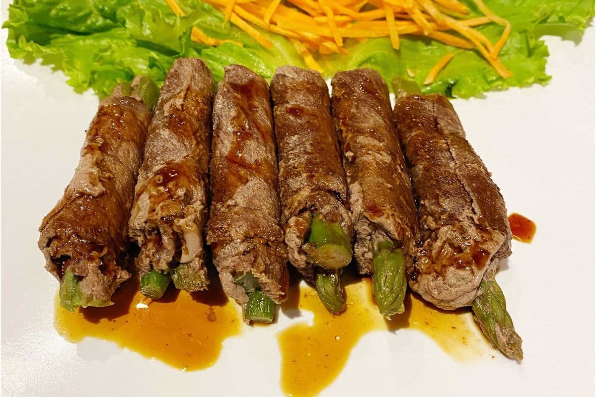 D28. Asparagus Beef Rolls (6 Pcs)