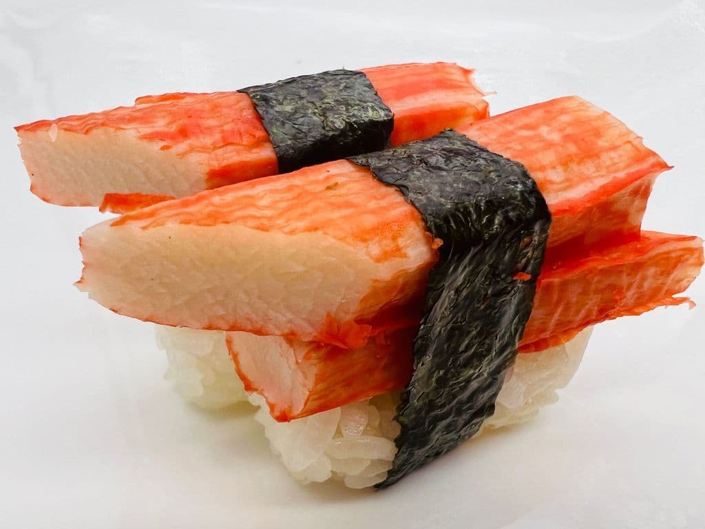 6N KANIKAMA Bâtonnet de crabe/ Crabstick Nigiris (2mcx/2pcs Avec Riz / With Rice)